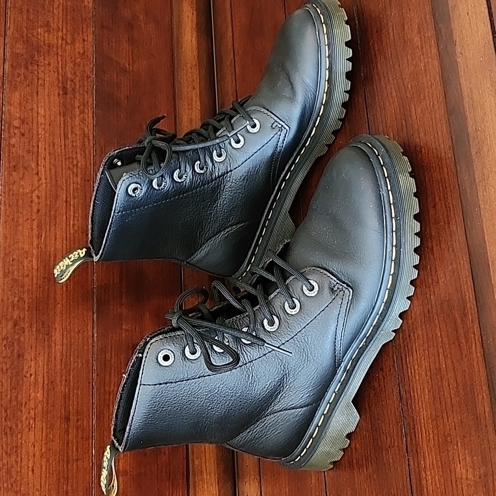 Dr Martens Black 14 Eye Boots Sz 7